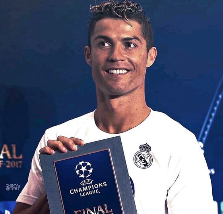 TouchnineX_'s tweet photo. 🚨 𝗡𝗘𝗪: Back in 2017 Champions League final, Casemiro had won the official Man of the Match award. But later on Cristiano Ronaldo had forcefully taken the prestigious award from him. 🤐😤

That's the story how Ronaldo's won the only Motm award in all the finals (33) he played in his career. 🤯🫢
