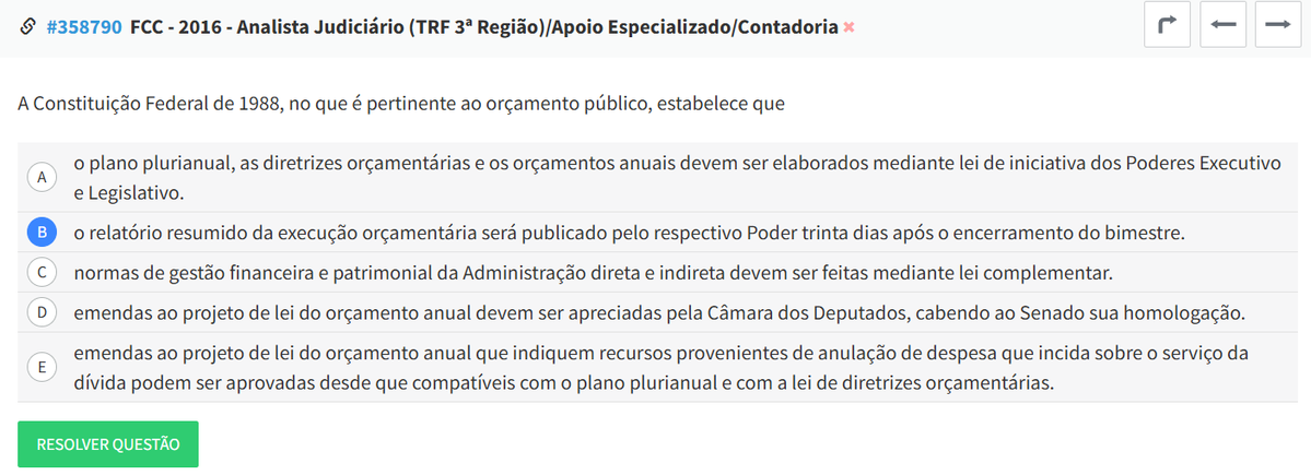 caio_gomz's tweet photo. No curso de formação a gente convive com concurseiro de todo tipo, e alguns métodos são absurdos de bons.

Quarta conheci um cara que não resolvia a questão pra conferir o gabarito. Ele ia atrás da alternativa que a MAIORIA marcou errado, e montava o resumo dele a partir dela.

Releiam. Não é o gabarito. É o erro coletivo.

Enquanto todo mundo estuda o que a banca considera certo, ele estudava exatamente onde a banca derruba as pessoas.

Só com essa informação já pensei em pelo menos duas coisas bacanas para implementar nos seus estudos:

1. Caderno de distratores: em vez do clássico caderno de erros seus, um caderno dos erros coletivos por assunto.
2. Lei seca: quando o distrator troca UMA palavra do dispositivo, a banca está te dizendo qual palavra ela considera testável. É a banca entregando o grifo.