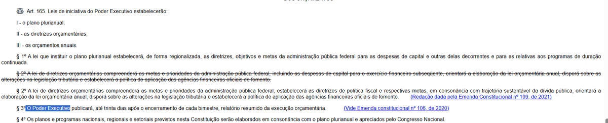 caio_gomz's tweet photo. No curso de formação a gente convive com concurseiro de todo tipo, e alguns métodos são absurdos de bons.

Quarta conheci um cara que não resolvia a questão pra conferir o gabarito. Ele ia atrás da alternativa que a MAIORIA marcou errado, e montava o resumo dele a partir dela.

Releiam. Não é o gabarito. É o erro coletivo.

Enquanto todo mundo estuda o que a banca considera certo, ele estudava exatamente onde a banca derruba as pessoas.

Só com essa informação já pensei em pelo menos duas coisas bacanas para implementar nos seus estudos:

1. Caderno de distratores: em vez do clássico caderno de erros seus, um caderno dos erros coletivos por assunto.
2. Lei seca: quando o distrator troca UMA palavra do dispositivo, a banca está te dizendo qual palavra ela considera testável. É a banca entregando o grifo.