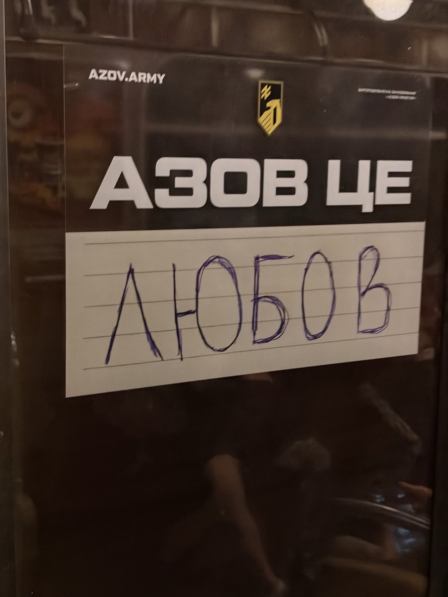 5cinnamoon5's tweet photo. Метро завжди радує, крім того факту, що воно тепер 30 грн коштує🥲 https://t.co/kDFpJayUDd