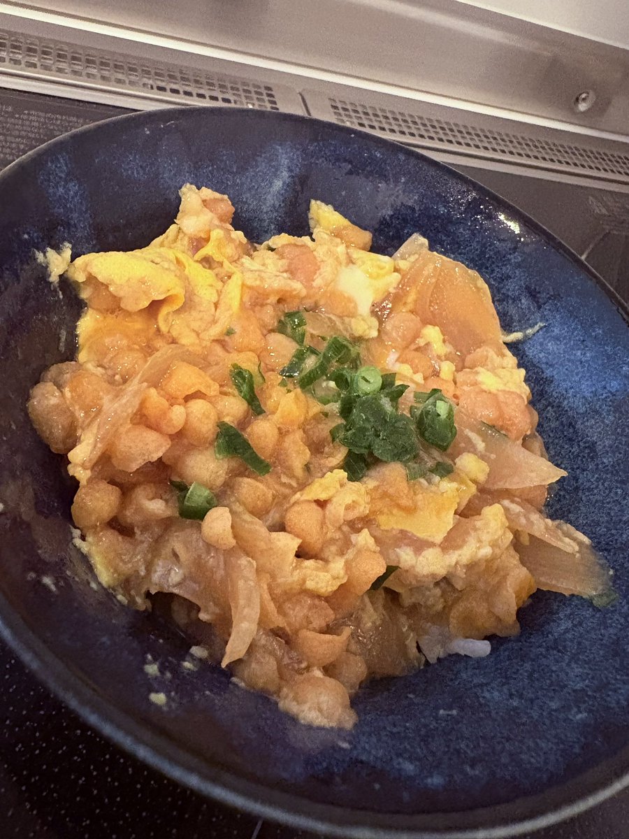 syakeyuka's tweet photo. エビカツ丼
からのたぬき丼 https://t.co/tb4phgdnel