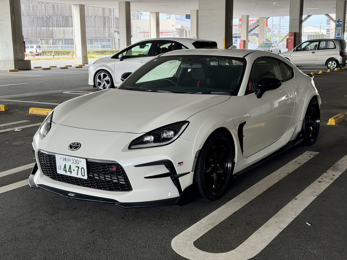_4470_'s tweet photo. 𝓜𝔂 𝓷𝓮𝔀 𝓰𝓮𝓪𝓻...

BMとスカイライン降りて、先日86を納車しました‼️
似合わないと言われそうですが…😱
界隈の皆様よろしくお願いします🙇 https://t.co/m5GIdbYwrc