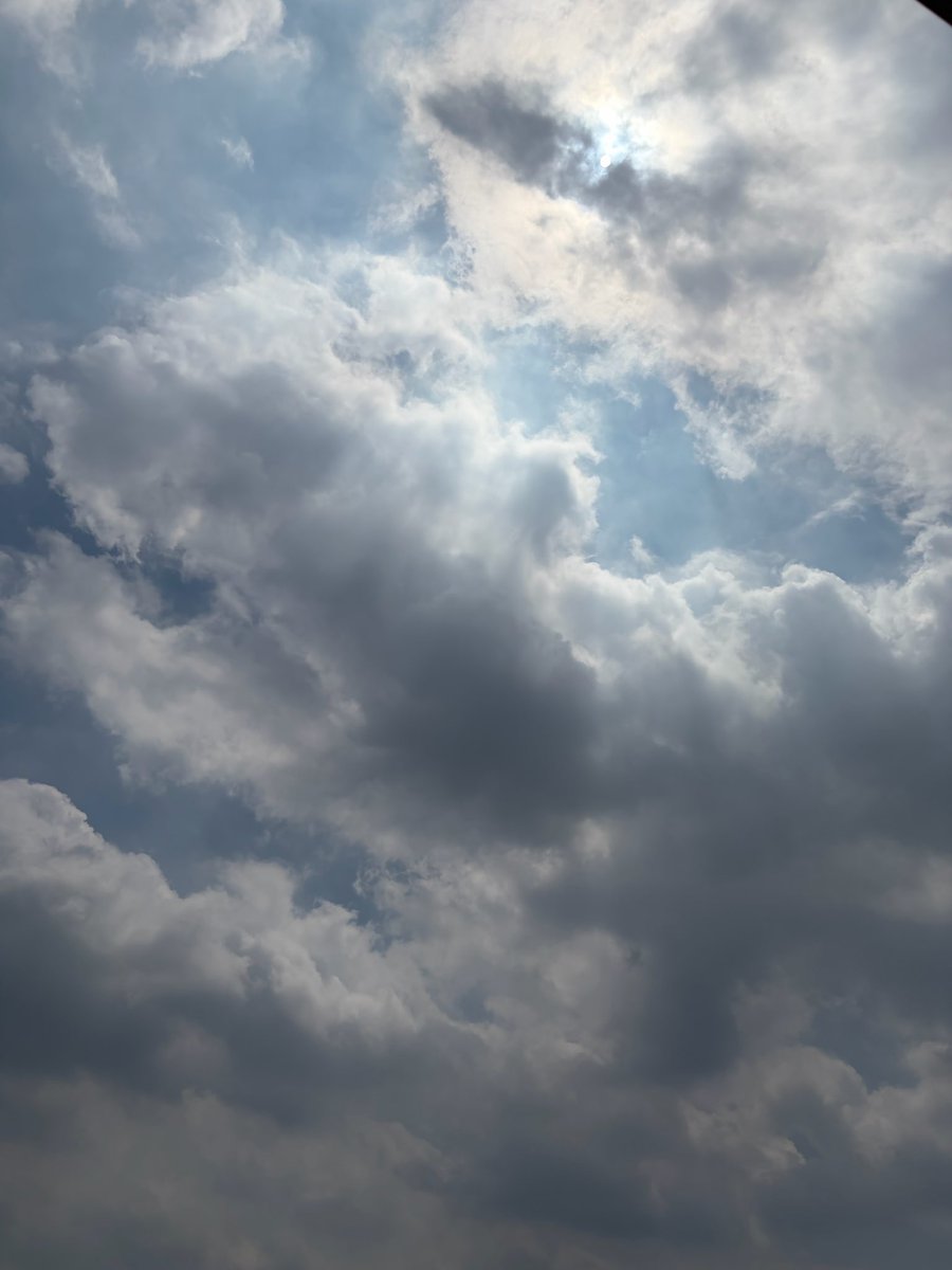 Arab_baekhyunn's tweet photo. 260731| رسائل بيكهيون عبر ببل 🫧.

(أرسل صورة)

"آه، كادت عيناي تتأذيان وأنا ألتقط هذه الصورة… خرجت مظلمة جدًا…"

(أرسل صورة)

"آه، ماذا آكل؟~~~~~"

@BAEKHYUN_INB100 @B_hundred_Hyun 
#BAEKHYUN #백현 https://t.co/SW1JyutCYi