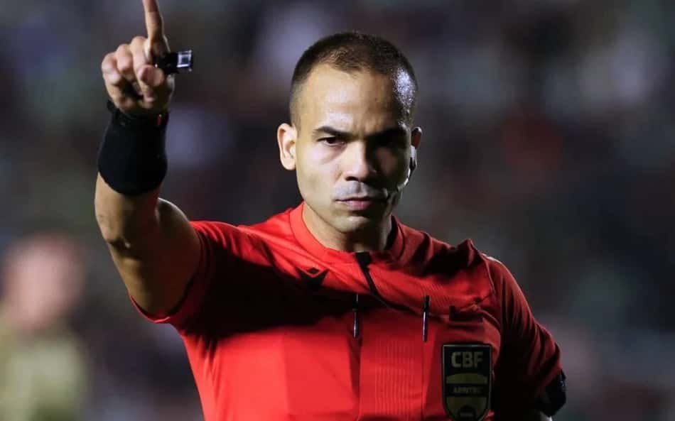 elyelsccp's tweet photo. O árbitro do próximo jogo do Corinthians será o mesmo árbitro que assaltou o Vitória no Brasileirão.

E, como se já não bastasse isso, no VAR teremos Caio Max Augusto Vieira, o mesmo que disse em uma live que o "Timão tem que se fuder".

O Corinthians tem zero bastidores..... https://t.co/jo4mK0mfOX