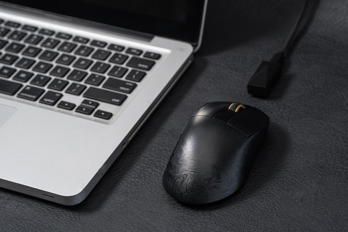 EpomakerK's tweet photo. Would you like to hold the future? 🤖🖱️
A futuristic gaming mouse crafted with carbon fiber design, smart controls, and next-level customization.
Bio Link!
https://t.co/tMIgkp2XKh
#epomaker #GamingGear #GamingSetup #DeskInspiration #WirelessMouse #GamingSetup #DeskSetup https://t.co/MXezBmL042