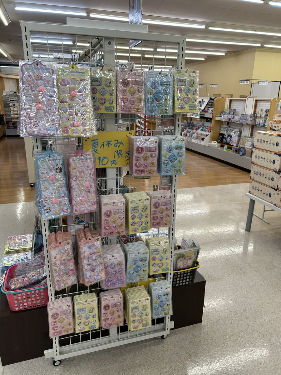 BooksNaniwa002's tweet photo. 朝の情報番組でも紹介されていました、さわりたくなる、ぷにぷに感！
おしりシールがまた入荷しています☺️ https://t.co/YR32iV6J11