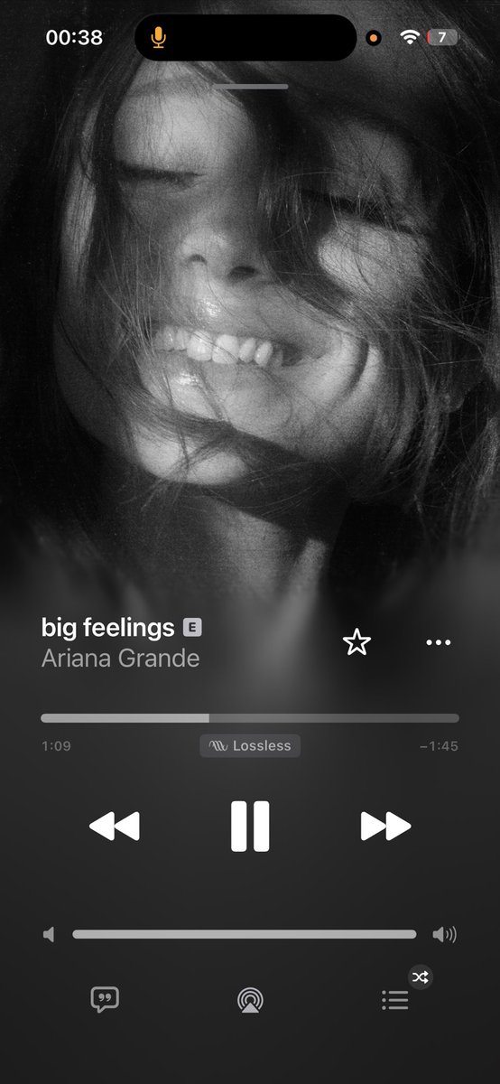 lelomras13's tweet photo. Saiu o álbum da Ariana no Apple Music https://t.co/kN2dRTheZf
