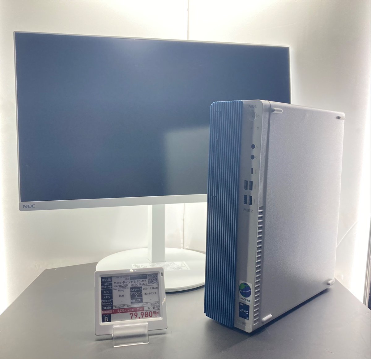 sofmap_reuse's tweet photo. いろいろついててこのお値段🤯

『Mate タイプMB PC-MKN48BZGK』
79,980円 (税込)

✨オススメポイント
・キーボードもマウスもモニターも付いてます
・本体にはDVDドライブも搭載
・縦でも横でも邪魔にならないスリムタワー筐体

【ソフマップなんば店】にて販売中
リンクはツリーに👇 https://t.co/DHhlHJINKo