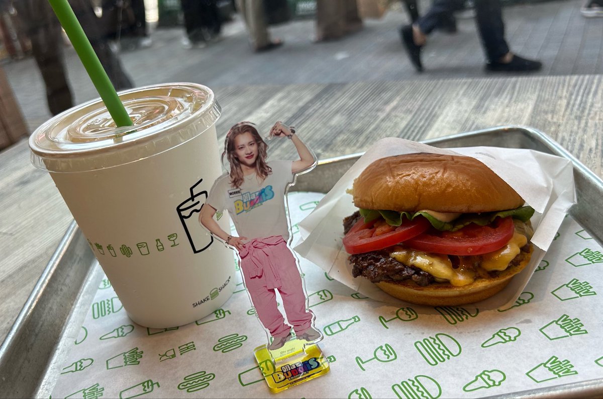 urin1223's tweet photo. SHAKE SHACK BURGER🍔
in恵比寿 https://t.co/pTHIK3Qm5c