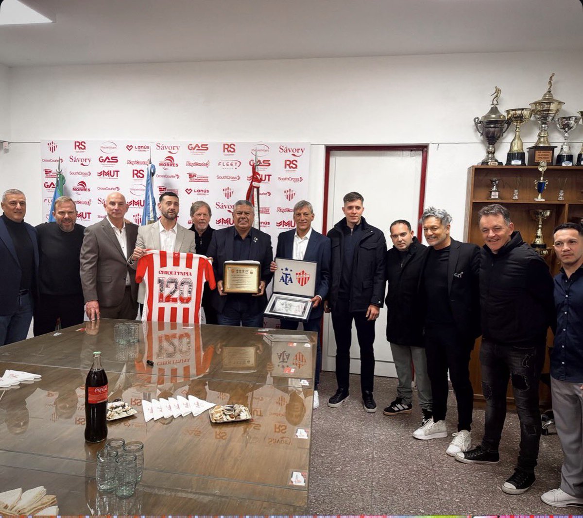 jatalleres's tweet photo. Gracias @tapiachiqui @JMendezCartier @afa por estar presente en los 120 años de nuestro club! Siempre es lindo recibirlos en casa! 🫶🏻🇦🇹🇦🇷 https://t.co/G1RAZ77rH0