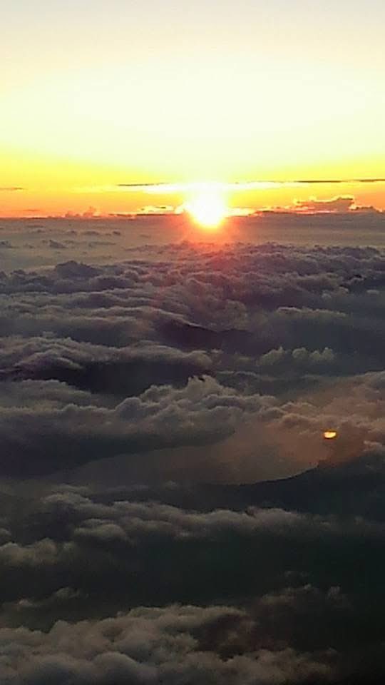 HAUOLI0227's tweet photo. １０年前の事...
熊本地震の年に登ってました🥹
富士山頂上からのご来光🌅
早く日常が戻りますように💜 https://t.co/PeH8qWMVv1