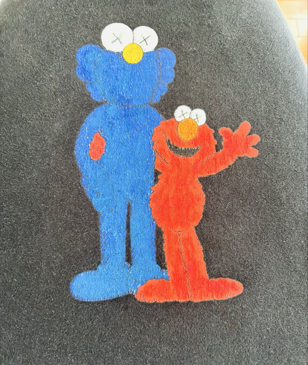 choupounque's tweet photo. 🤣午前中の遊び🤗取り敢えず終了🥰
お孫から回収したTシャツ…プリント部分がボロボロなので何十年前に使っていただろう❓布用ペンとクレヨンを出してきて、塗り塗り。
乾かしてる間に⏰
アイロンが汚れていたのでpikapikaに。
(21年も使ってること判明😂)
アイロンをかける⚡️⚡️⚡️ https://t.co/EWZxAfLiDX