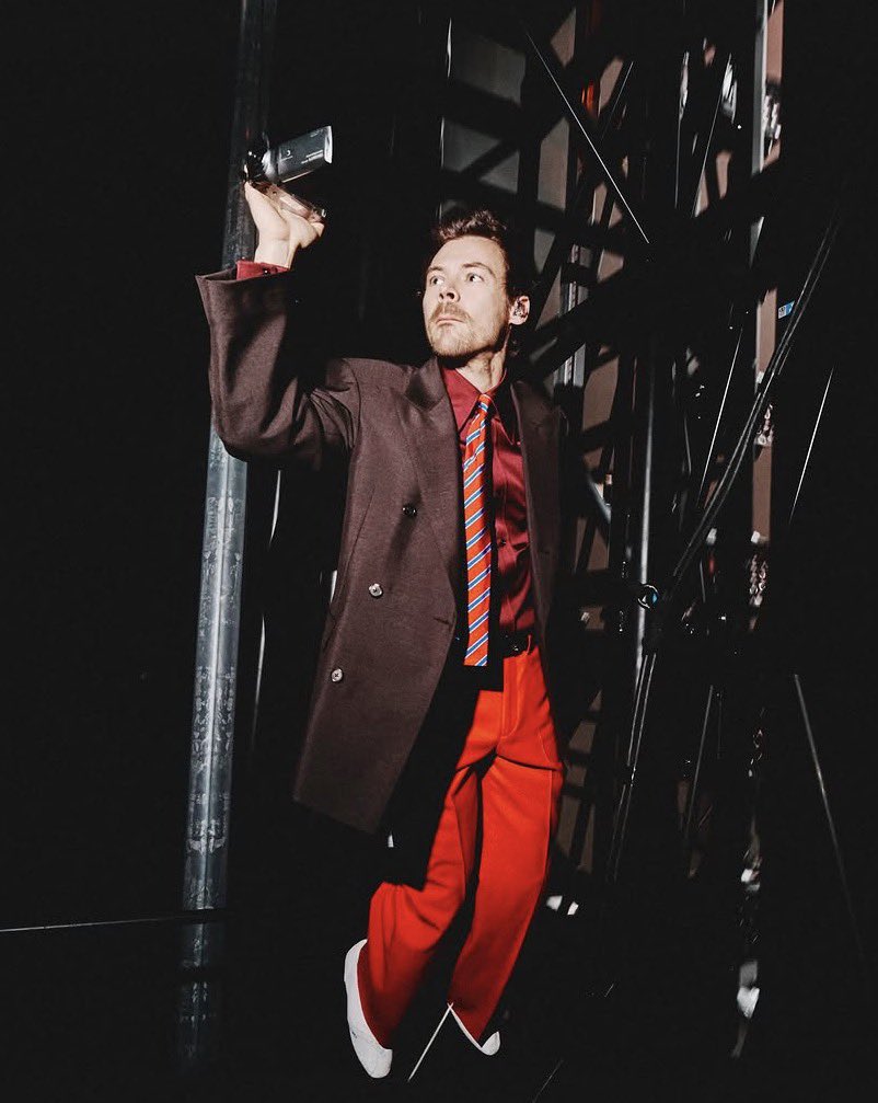 axlsugar's tweet photo. i wish to see everything he's filmed with his camera, i just know everything looks so lovely through his delicate point of view, it genuinely makes me sick knowing we'll probably never get to see any of it https://t.co/pHKGxRDXPa