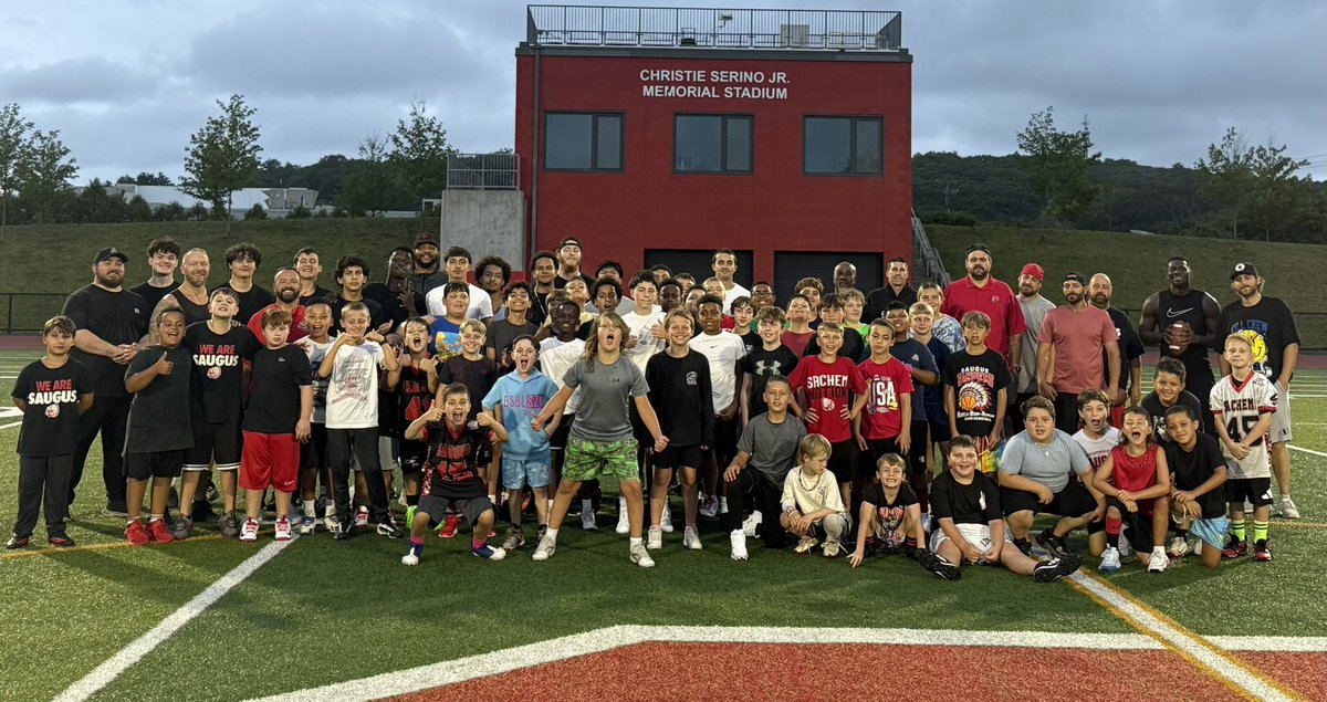 SachemsFootball's tweet photo. We had some fun at the Sachem Legacy Clinic tonight! Thank you to all who participated! The future is bright, Go Sachems! @SachemAthletics https://t.co/iBVAkcgVj1