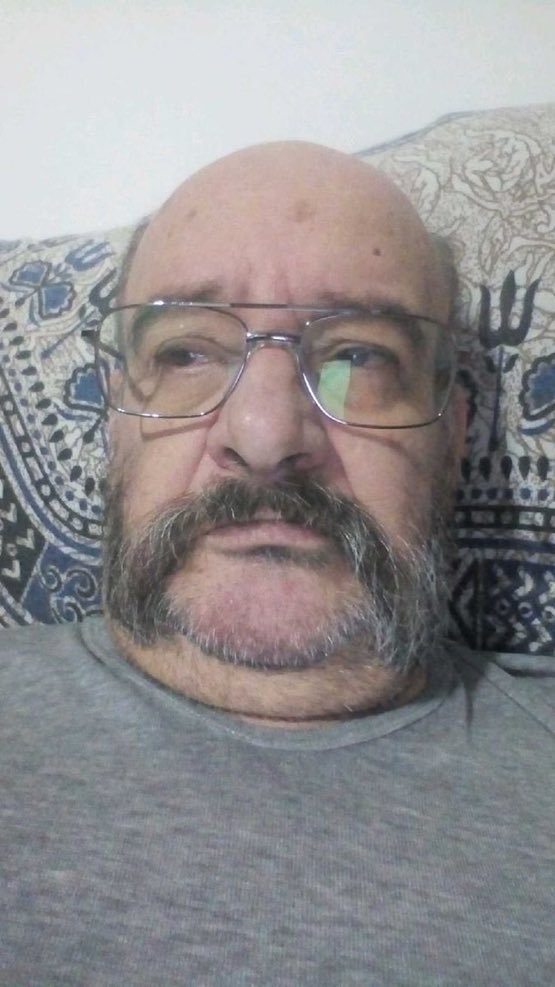 Samuelfeyj's tweet photo. Hey I'm bored how much for facetime? https://t.co/nDKxNceTeb