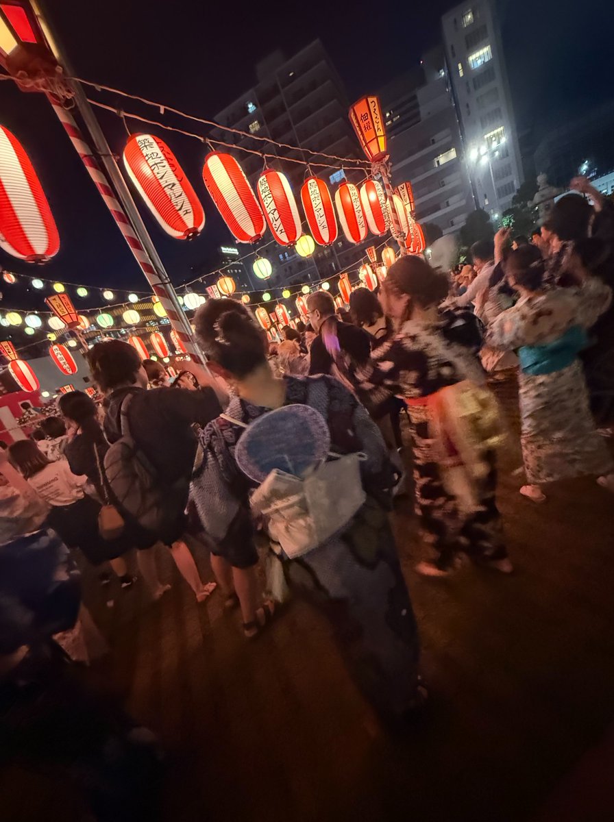 kotobuki_111's tweet photo. 築地本願寺納涼盆踊りへビールコーデで行ってきました🎐

🍻若菜さんとお揃いのビール帯留め

🍻彩りirodoriさんのビールピアス

🍻まだ試作のマツケンビールポーチ(仮)

数十年ぶりの本格盆踊り💃楽しすぎた〜
昼抜きで挑んだので高クオリティの屋台飯も美味しすぎた♬(写真なし) https://t.co/yuUNZF1JfU