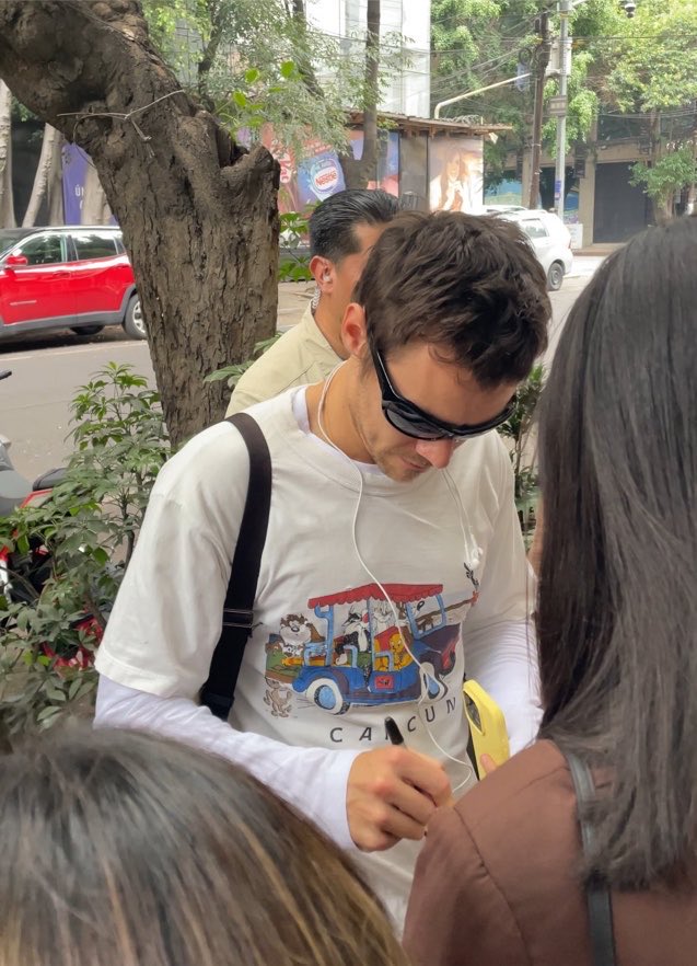 bottleofrouges's tweet photo. to passando mal com essa roupa esse oculos esse cabelo https://t.co/a9oODIiqD2