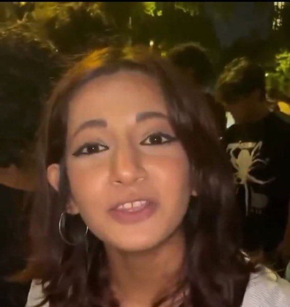 tvkarmyvj's tweet photo. so called coward BJP fighting with this young girl.
#cowards
@RahulGandhi @CJP_for_India @abhijeet_dipke Pl look into this barbaric autocratic regime against one girl who protested for India. https://t.co/ZT69VyhqWb