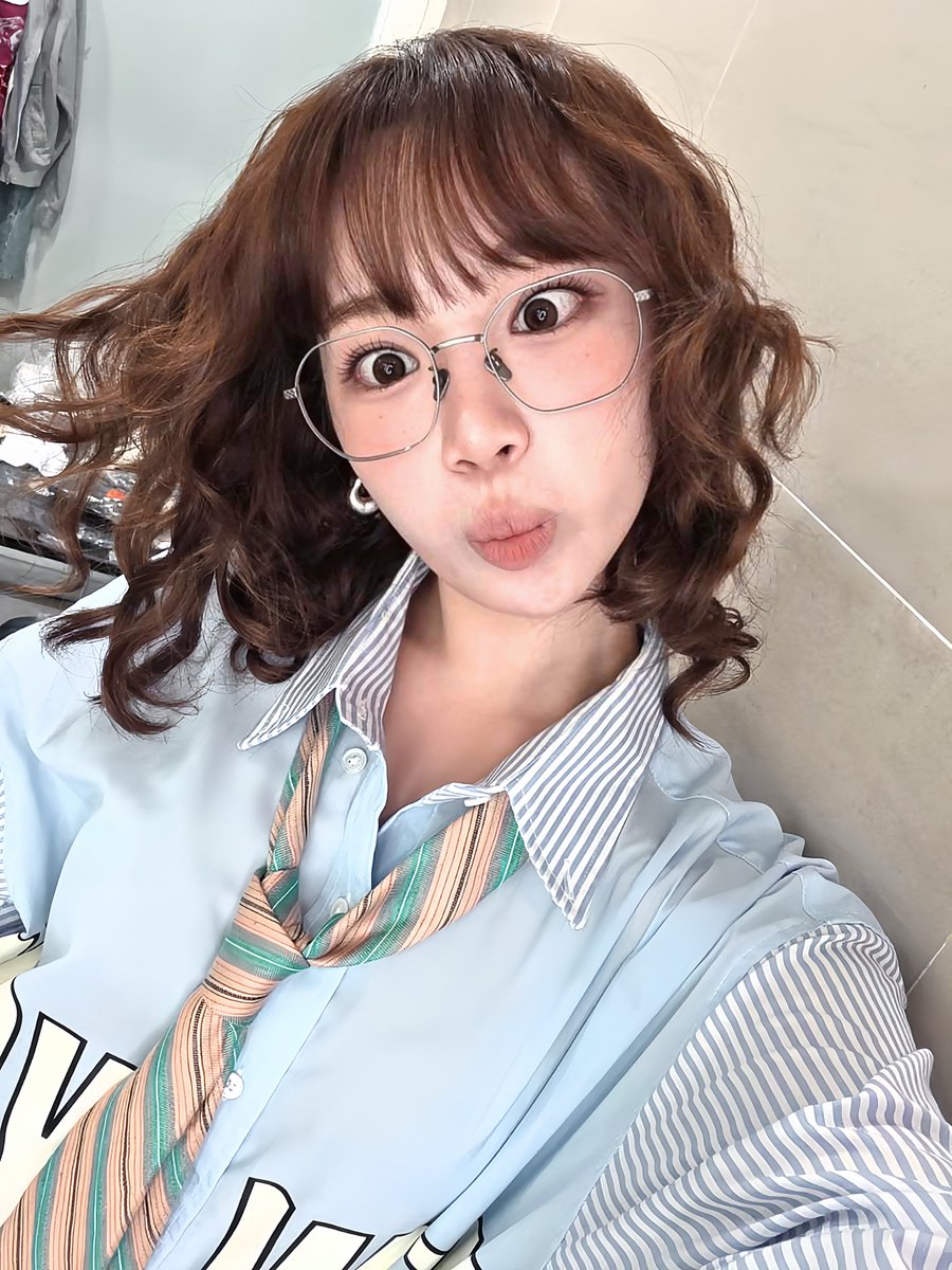 LILAaa_chae's tweet photo. Every cheer we shout is meant only for you, keep living your most authentic and happiest life ever, Chaewon.

TIME TO CELEBRATE CHAEWON
#TimeToChaelebrate
#여름의인트로_김채원 https://t.co/7JQBNzT6Hj