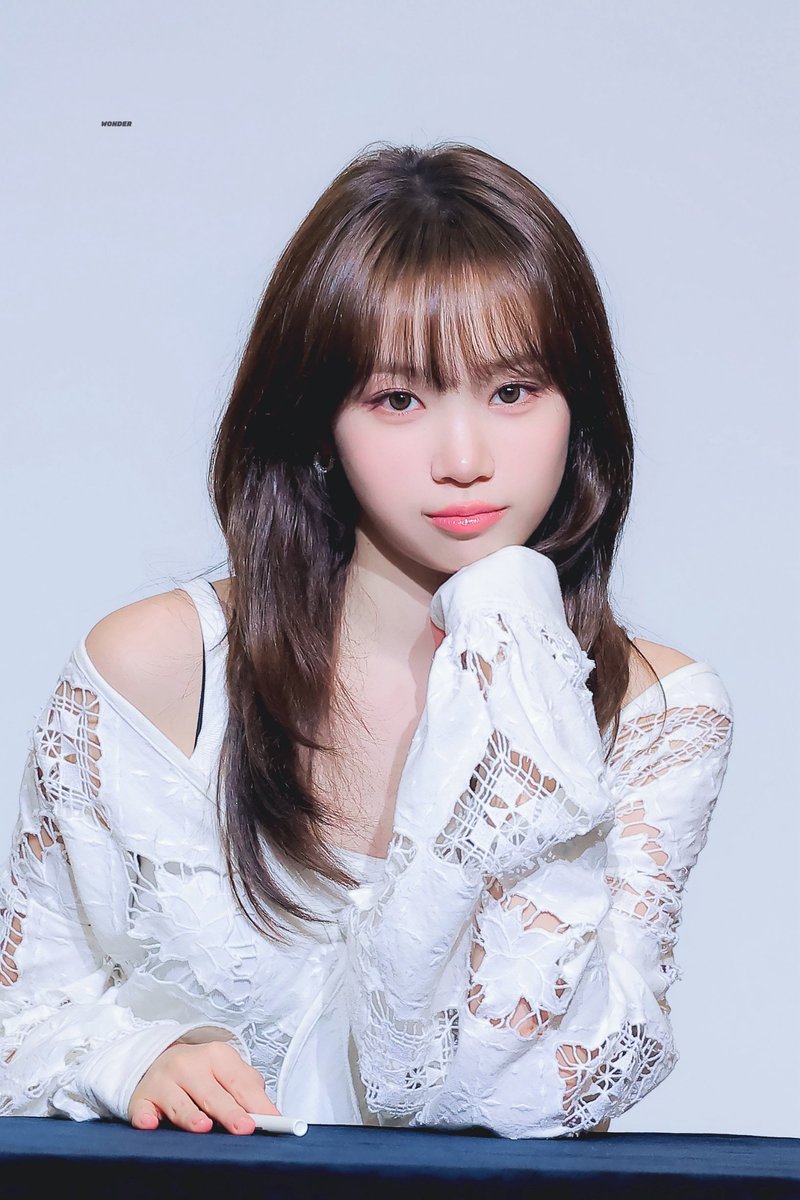 LILAaa_chae's tweet photo. Chaewon, may fortune open countless nice doors for you while you walk forward toward your bright promising future.

TIME TO CELEBRATE CHAEWON
#TimeToChaelebrate
#여름의인트로_김채원 https://t.co/KgA3hEyGEv