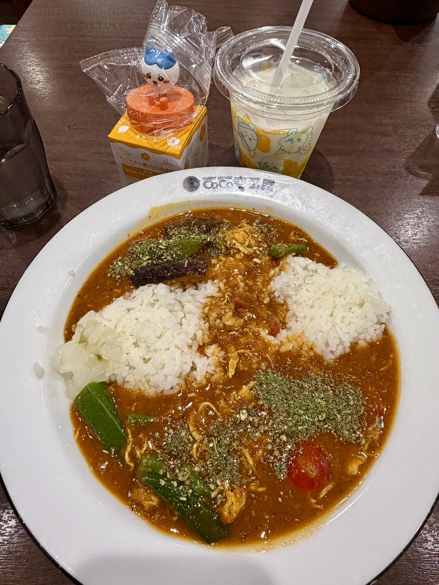 kte_a118's tweet photo. 昨日夜、用事で出かけたついでにCoCo壱ちいかわコラボのカレー、マンゴーラッシーあるところ探して食べて来た。
ようやくハチワレちゃんが出て、安堵…😭 https://t.co/KVrLdlyYwF