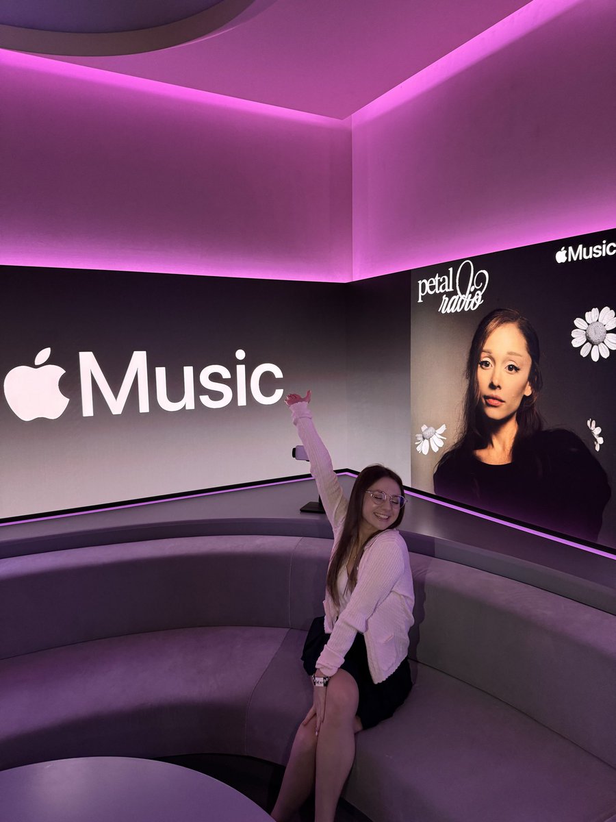 _sophia_f's tweet photo. surprise!!! i was invited the ‘petal’ listening party with apple music 😭😭😭 CRYING SO HARD https://t.co/TWiXX3RaVI