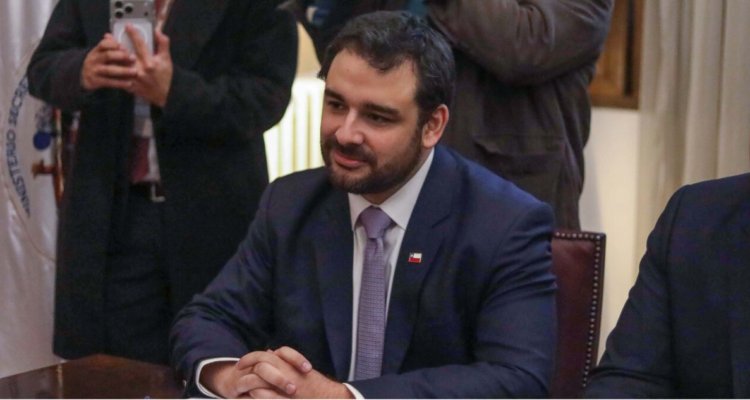 TarquinoPaspala's tweet photo. El país se se cae a jalazo.!!   Revelan q Juan Pablo Rodríguez, exsubsecretario de hacienda, arrojo positivo dos veces al test de drogas.

Muchos afirman q son las únicas dos cosas positivas realizadas por este gobierno. Hee hee.!! https://t.co/SWYGum12Pd