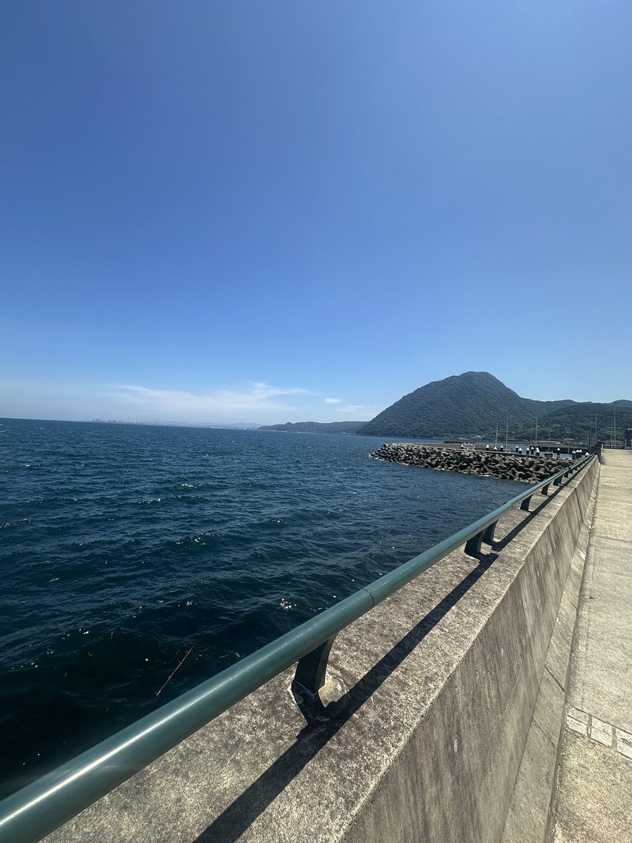Chimu19es's tweet photo. 海は広いな大きいなー https://t.co/w8mXStoQ2r