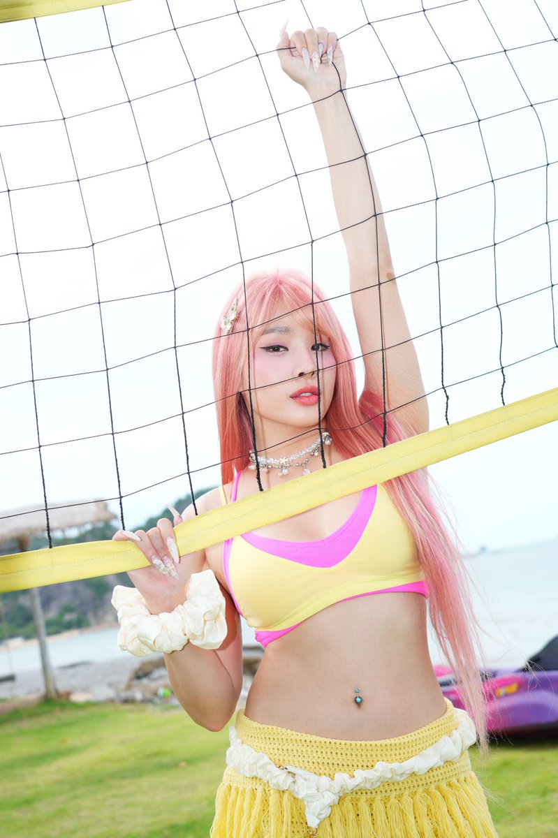 kandyzyanide's tweet photo. She’s so bad #kandyzyanide #thestrangerbarouting #huahin https://t.co/4udlCkC9vY