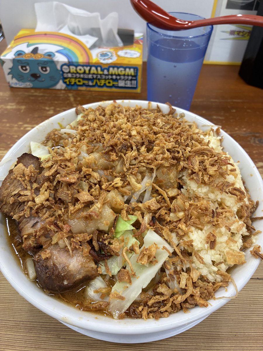 oikimuchi0601's tweet photo. ラーメン富次郎🍜見和店

味噌ラーメン
フライドオニオン

麺量400g､ニンニク多め🧄🧄
旨味噌プース飲み､豚を🤤
おぉ！塊豚🐷登場！一口噛めば☝🏼
やわ豚しら〜🐽
汗を拭い💦極太麺ズバズバ啜る🥢
旨しら〜😋
ごっつぁんです🙏🏼 https://t.co/QeZT4icseb