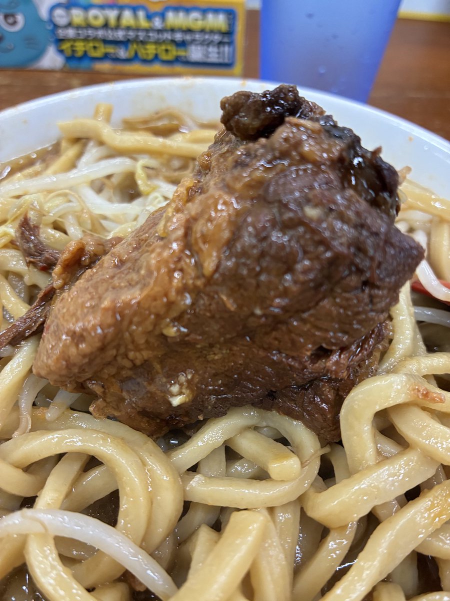 oikimuchi0601's tweet photo. ラーメン富次郎🍜見和店

味噌ラーメン
フライドオニオン

麺量400g､ニンニク多め🧄🧄
旨味噌プース飲み､豚を🤤
おぉ！塊豚🐷登場！一口噛めば☝🏼
やわ豚しら〜🐽
汗を拭い💦極太麺ズバズバ啜る🥢
旨しら〜😋
ごっつぁんです🙏🏼 https://t.co/QeZT4icseb
