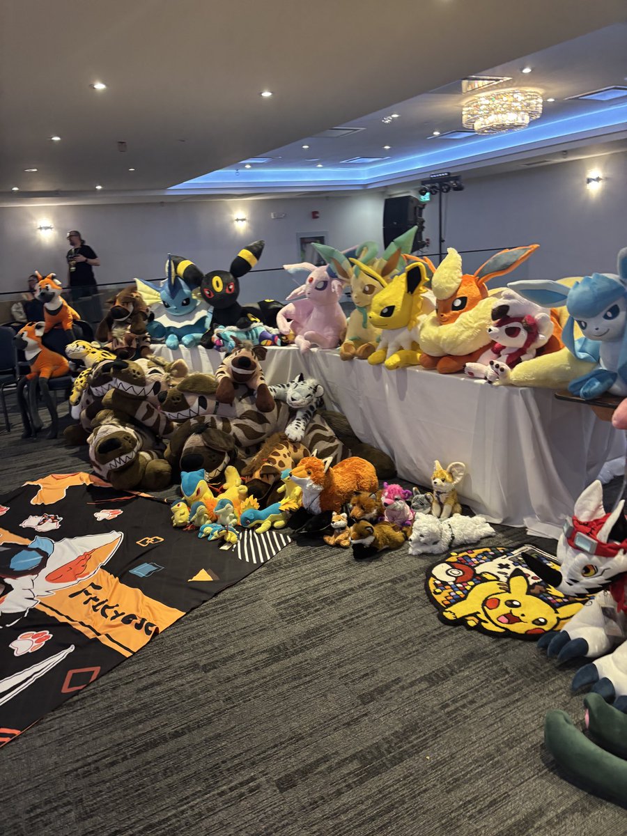 RazorTheFox tweet picture