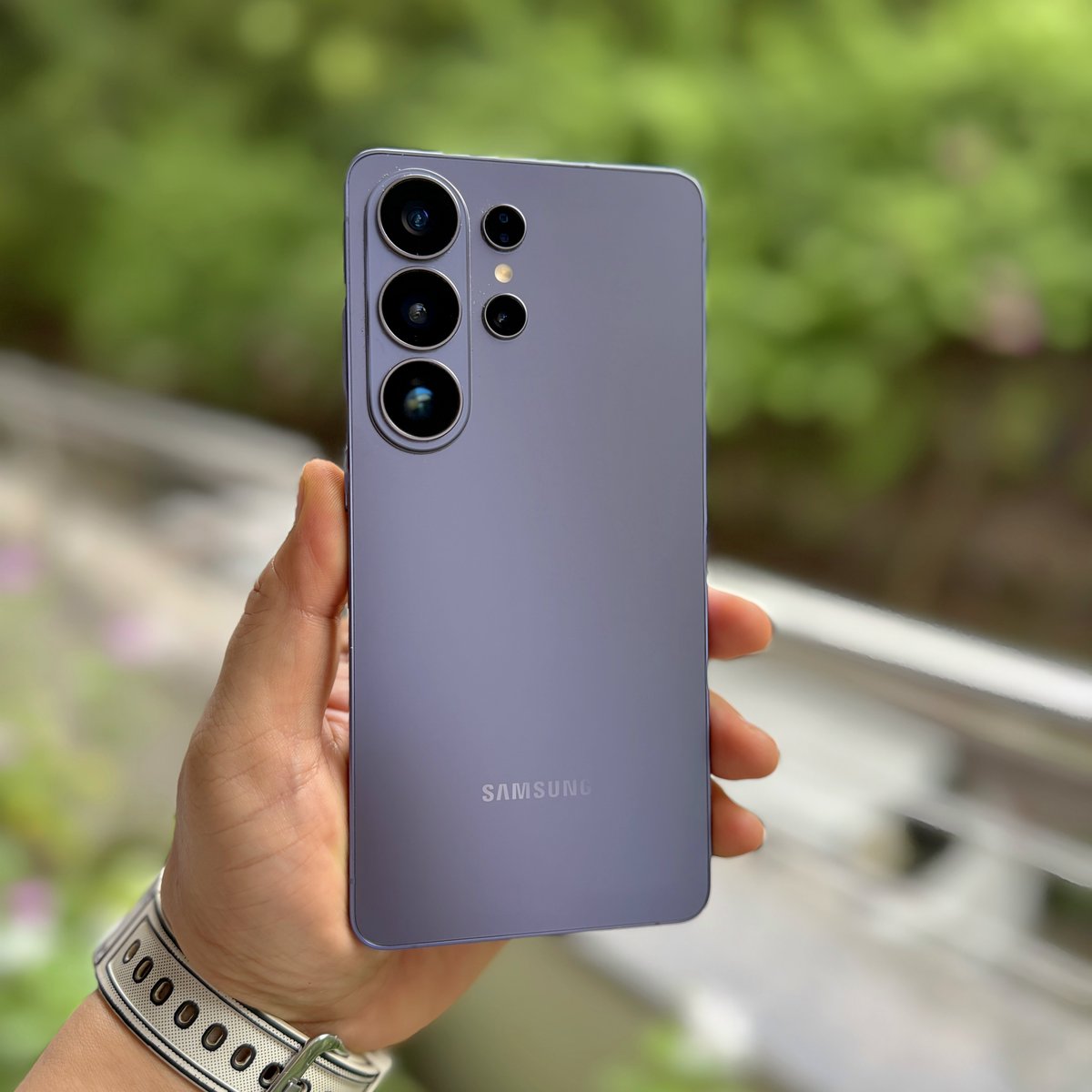 iRaj_r's tweet photo. Galaxy S26 Ultra is simply gorgeous. 🔥

The design, the display, the finish... Samsung really cooked this year. 😮‍💨 https://t.co/dPmvCO91Nd