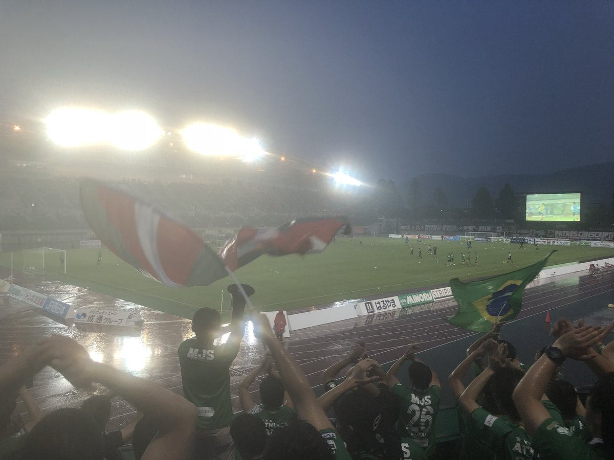 skyblue29137's tweet photo. アウェイ岡山戦ビジター席確保
何も考えず確保したら
少し離れ気味の席
近くにコルリの方の脚立ありますように

懐かしい岡山
雨で後半途中で中止
途中から別の日再開

岡山0-1東京ｖ

びしょ濡れでスタンド下通路
チャント叫び続けた東京組の方の姿に
一緒なって拳上げた想い出

熱く応援したいです https://t.co/p61I3epqXc