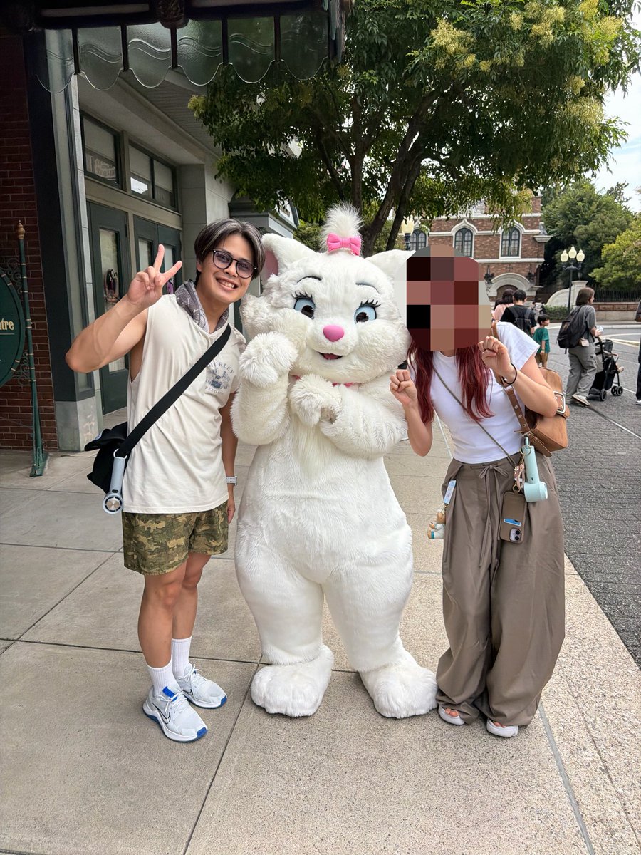 glay_kent's tweet photo. 今日は妻のリクエストで幕張メッセお隣のディズニーシーに来てます👍
明日、8/1、GLAYご参加の方は声かけてください😁 https://t.co/3EgAYo7pvN
