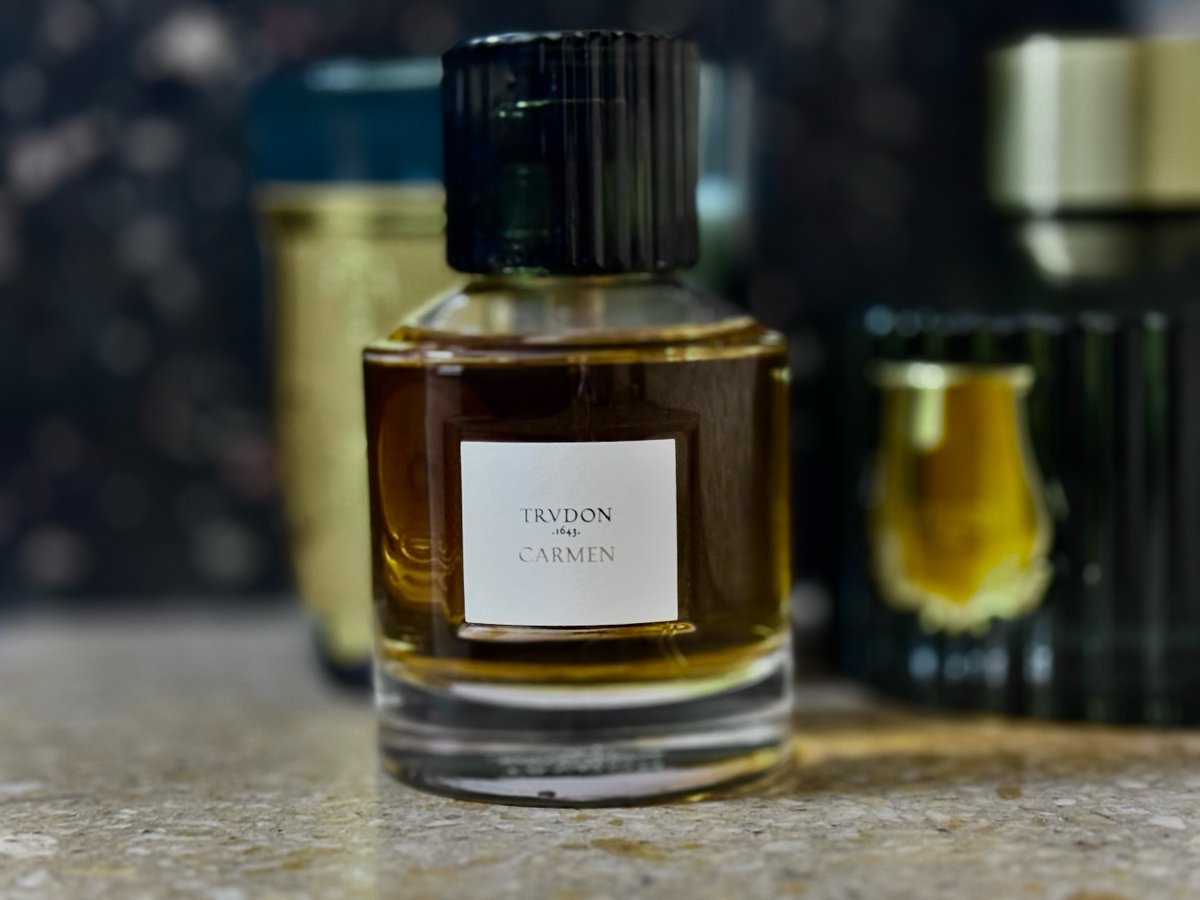 noseshop_jp's tweet photo. 【新商品】
Trudon｜カーメン

ラム酒にシトラス
次第にコクのあるタバコとレザーへ

夏の夜におすすめの香り

https://t.co/v34ZP4FhdU

〈銀座店〉 https://t.co/8LULZDhpxE