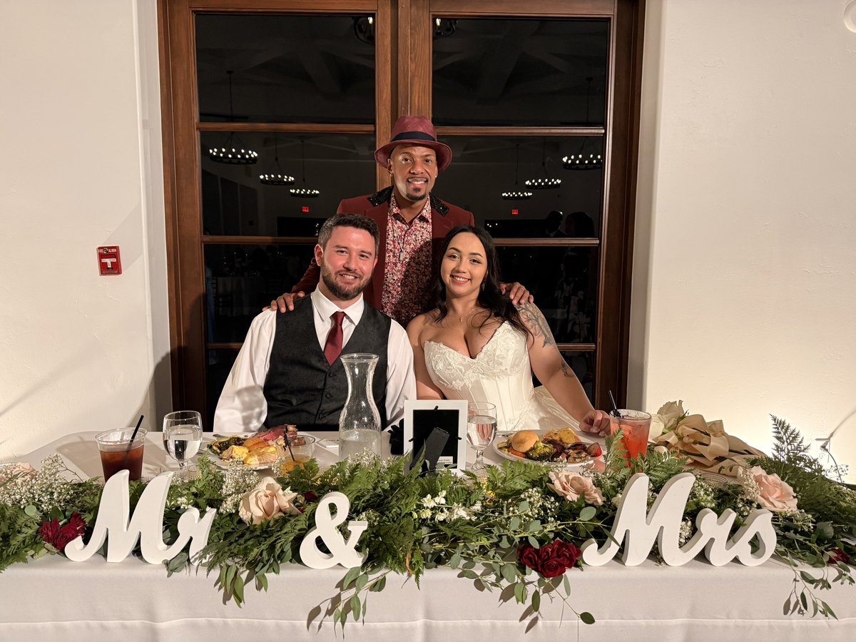 jeroenka's tweet photo. 今日は姪の結婚式です。
とても素敵な結婚式でした。
ちょっと泣いちゃった。w
マリッサとマーク、結婚おめでとうございます！❤️ https://t.co/Tp3Vz3b5ZB