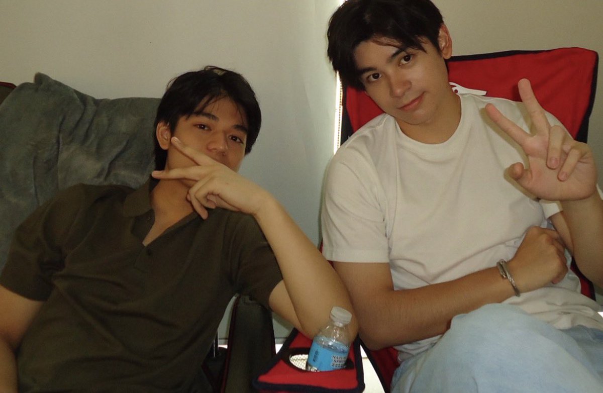 helleurv's tweet photo. MARCO &amp; CLIFFORD they did this for me 😩 https://t.co/mkC37oNhnR
