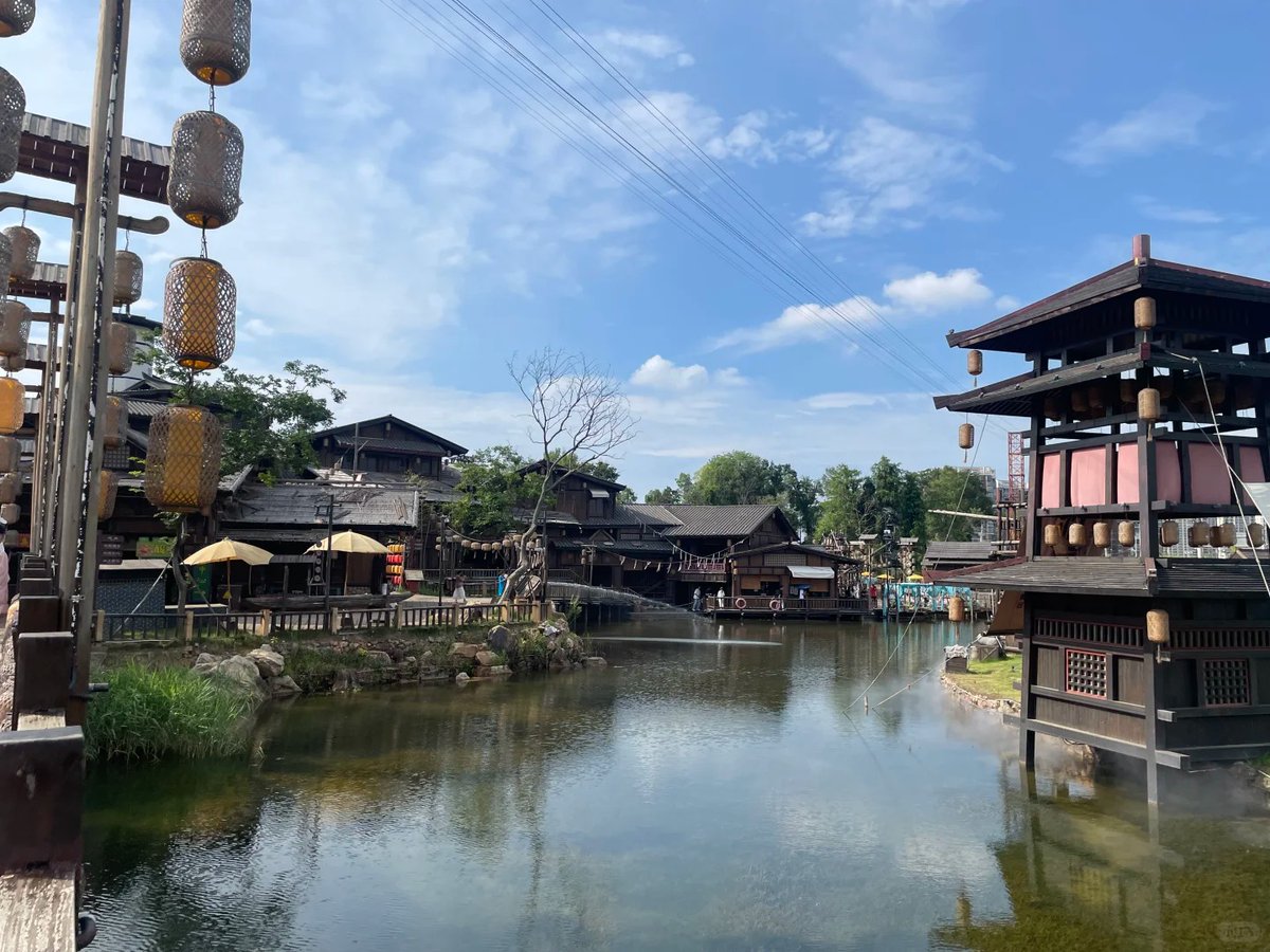 visit_wuhan's tweet photo. ☁️Jiangxia's old dock slumbers by the riverbank like a retired sailor dreaming of distant voyages. 🤩
#Wuhan #Jiangxia #OldDock #RiverViews #GoldenHour #Nostalgia https://t.co/w1X46roPCI
