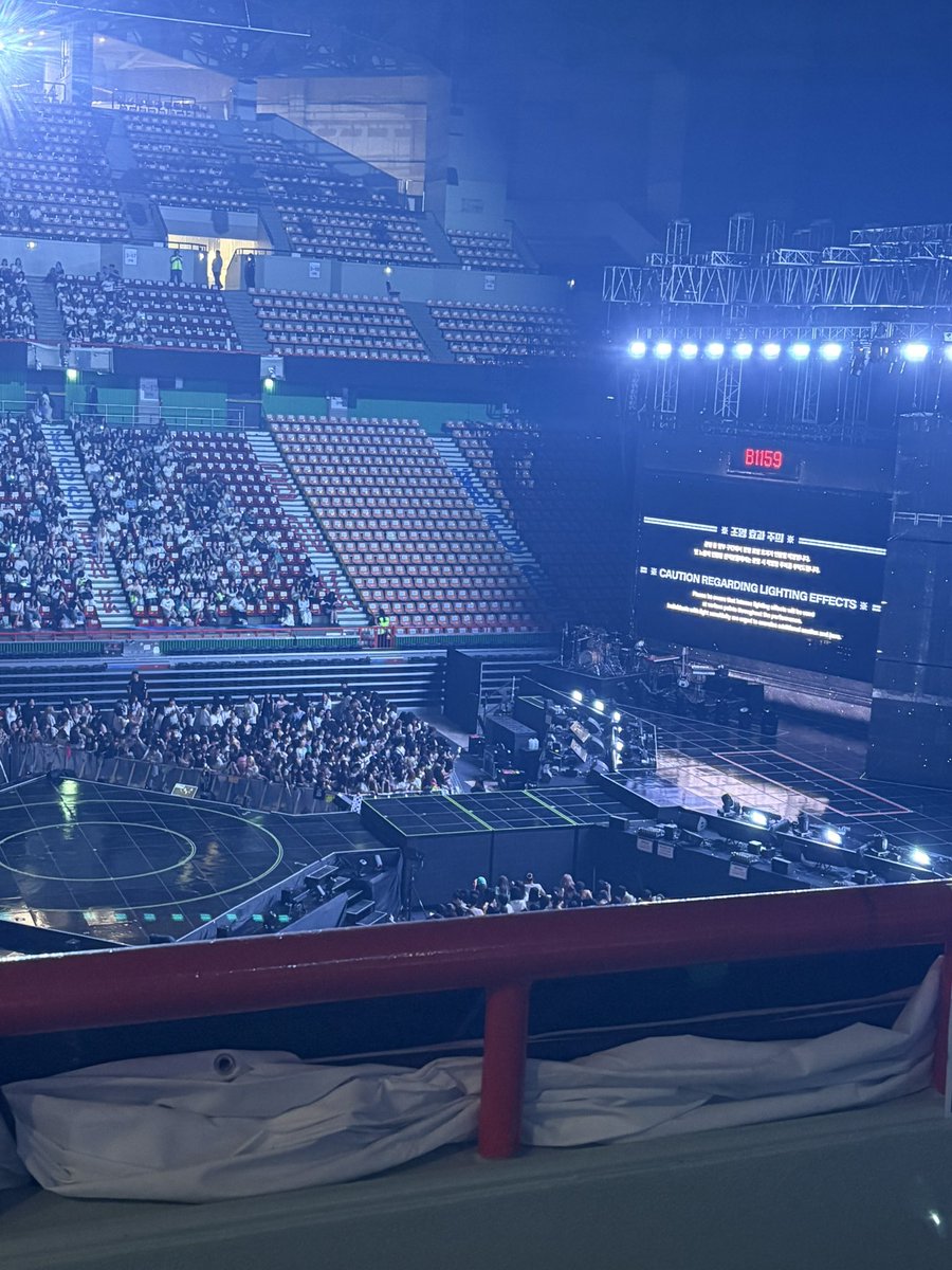 marie_2150's tweet photo. 사직 3층 2열 시야입미둥
실제로 진짜 잘 보이고 확대하면 진지하게 직캠도 찍을수잇을듯? https://t.co/6OPdsx7oYu