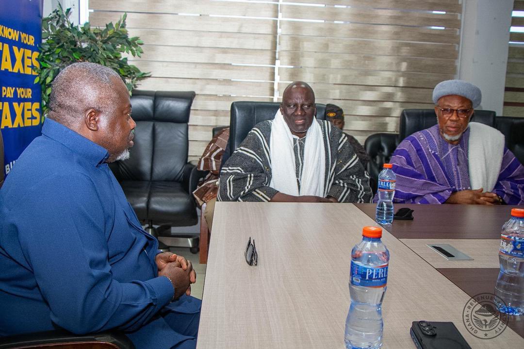 GhanaRevenue's tweet photo. GRA received a courtesy visit from the Northern Regional House of Chiefs, who formally notified Management of the passing of the Overlord of Dagbon, Ya-Na Abukari II.
The Authority extends its deepest condolences to the people of Dagbon.
#GRA #Dagbon https://t.co/ki5fbB7tq5