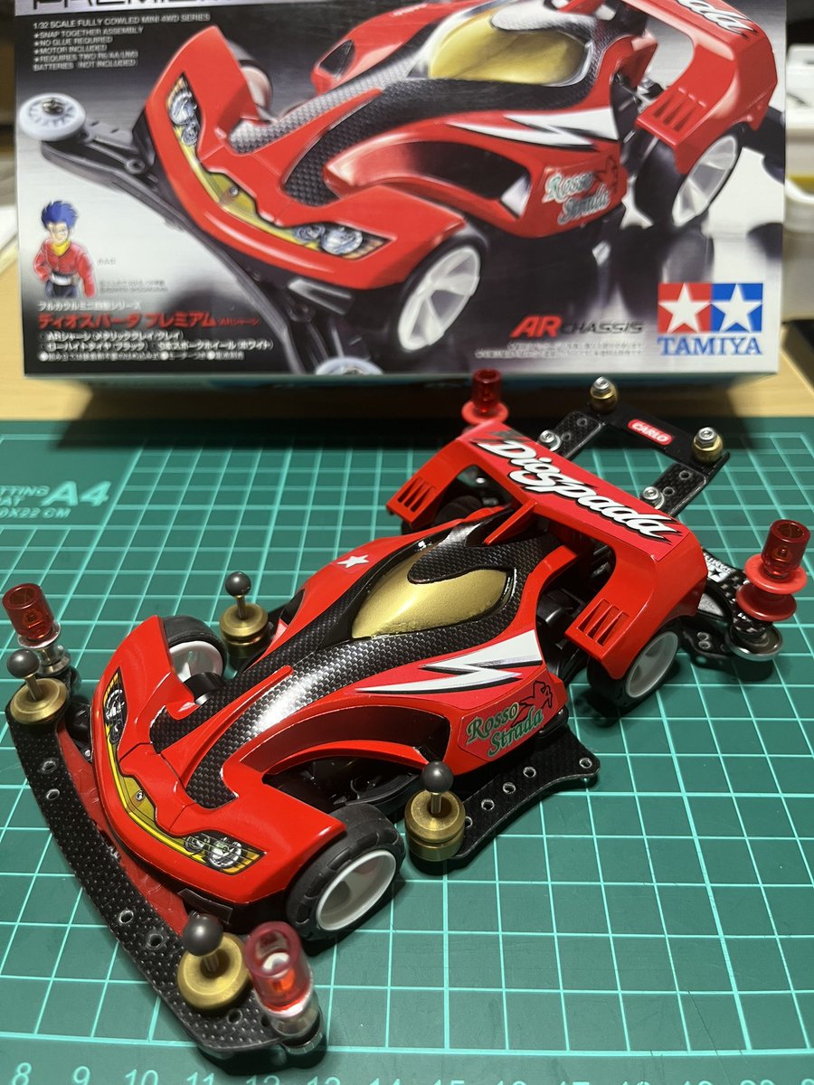 miu_user_002's tweet photo. 今日もミニ四駆してました。
甥っ子四駆をフルカスタムしました。
（3歳児のマシン🤔）
ディオスパーダにはやっぱり黒のシャーシが映えます⚡️

#ミニ四駆 https://t.co/DDi7iUhKbl