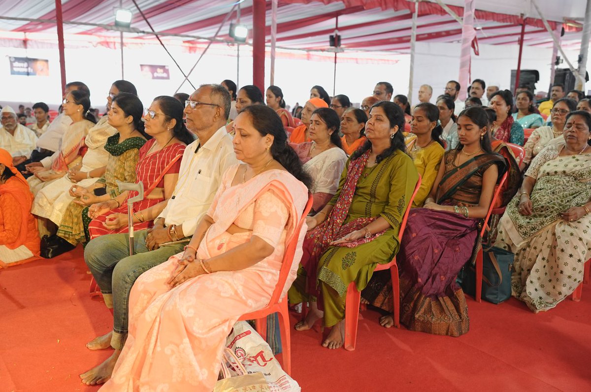 KimayaAshram's tweet photo. Gurupurnima at Kimaya Ashram — a day of gratitude, devotion and surrender. 🙏

In the grace of the Guru, we bow, we receive, and we journey within.

ॐ नमो भगवते स्वामी कृष्णचैतन्याय नमः ॥

#Gurupurnima #KimayaAshram #GuruKripa https://t.co/FnNit4a8cj