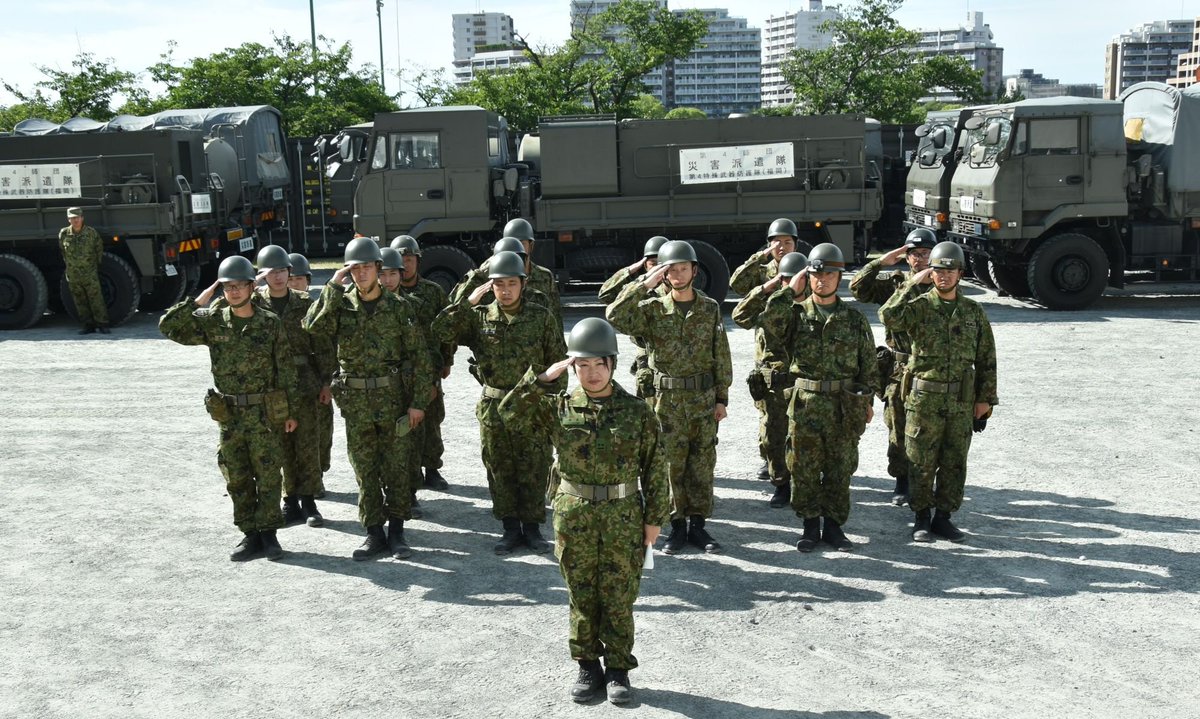 4LogSR1990's tweet photo. 【熊本地震】
７月３０日（木）第4後方支援連隊は熊本地震における給水支援活動を行うため熊本に向け出発しました。
#第4後方支援連隊　#第4特殊武器防護隊 https://t.co/GFy9dVf7kW