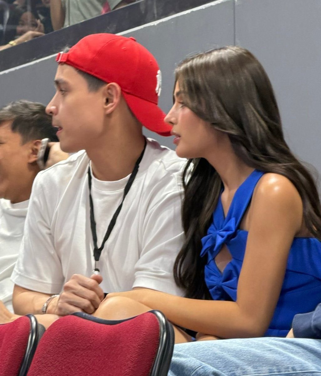 salvanyyy's tweet photo. may 2nd - az accompanied ralph on his first-ever muph segment host gig, si ralph lang yung may plus one that night between the hosts.

may 3rd - ralph came to support az at bida arena and has always been there for her. that piggyback after the event sheeshh

walang tatalo sa azralph when it comes to consistency, since day one. you just had to be there. here's to more projects, more milestones, and more off-cam moments together in the future. 💛🧿