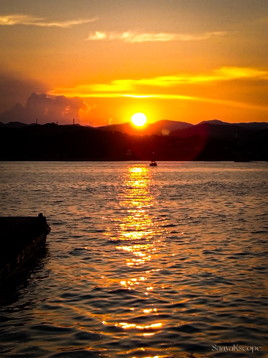 Saaya_Kscope's tweet photo. あの夏の日

#瀬戸内海 #夕焼け https://t.co/BvO1u5pLkL