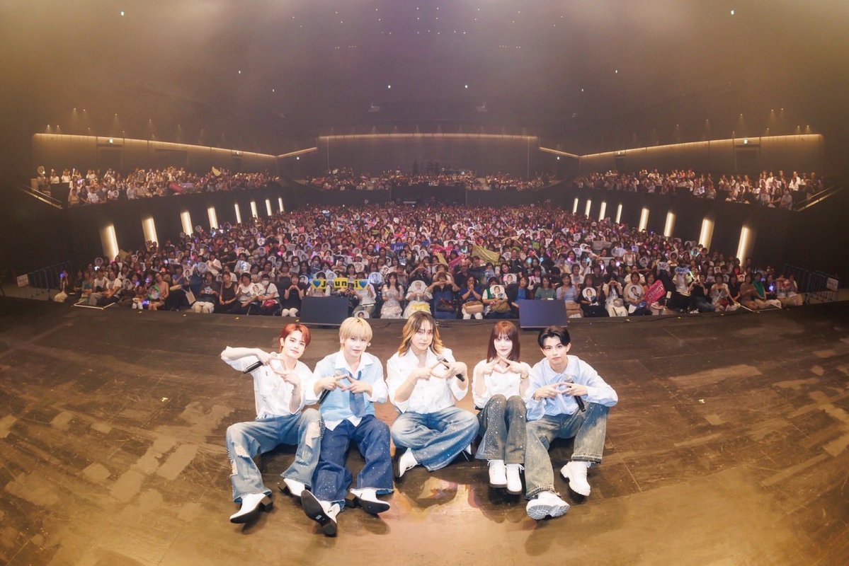 yg21bbshin's tweet photo. KaWang 1st JAPAN Concert

お越し下さった皆様
一緒に作り上げてくれたメンバー
スタッフの皆様、ありがとうございました💠
⁡
KaWangの5人としてやっと日本で皆に会えて、音楽を届けることができて幸せでした
⁡
夏が嫌いってことを忘れるぐらい
どの瞬間も大切で嬉しい思い出になりました(՞ ܸ.ˬ.ܸ՞)
⁡
まだまだ止まることなく
これからも最高な時間を一緒に過ごしていこうね
⁡
#KaWang #Shin
