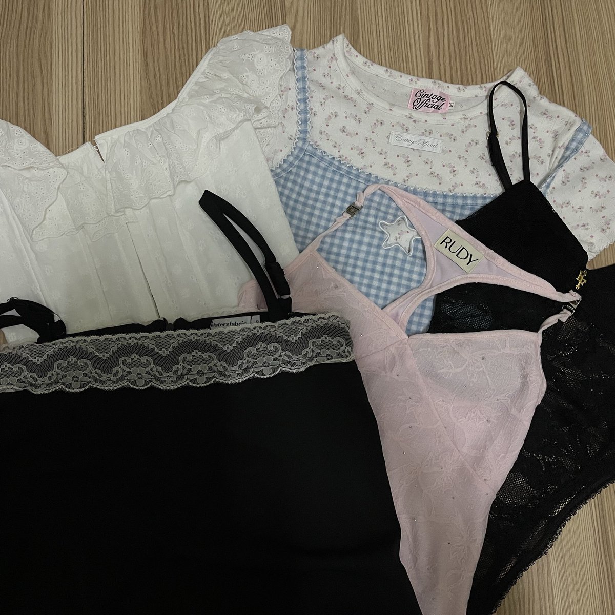 anglewingfluffy's tweet photo. ส่งต่อเสื้อผ้า👙👗
งาน อจ. + แฟชั่นมีมากกว่าในรูป
🛵 รีทวิต+ ปัก ลด 5 บาท
#ส่งต่อเสื้อผ้า #ส่งต่อเสื้อผ้ามือสอง #ส่งต่อเสื้อผ้ามือ2 #ส่งต่อstylist #ส่งต่อcintage #ส่งต่อเครื่องสำอาง #ส่งต่อบิกินี่ https://t.co/uqhnQM5yX3