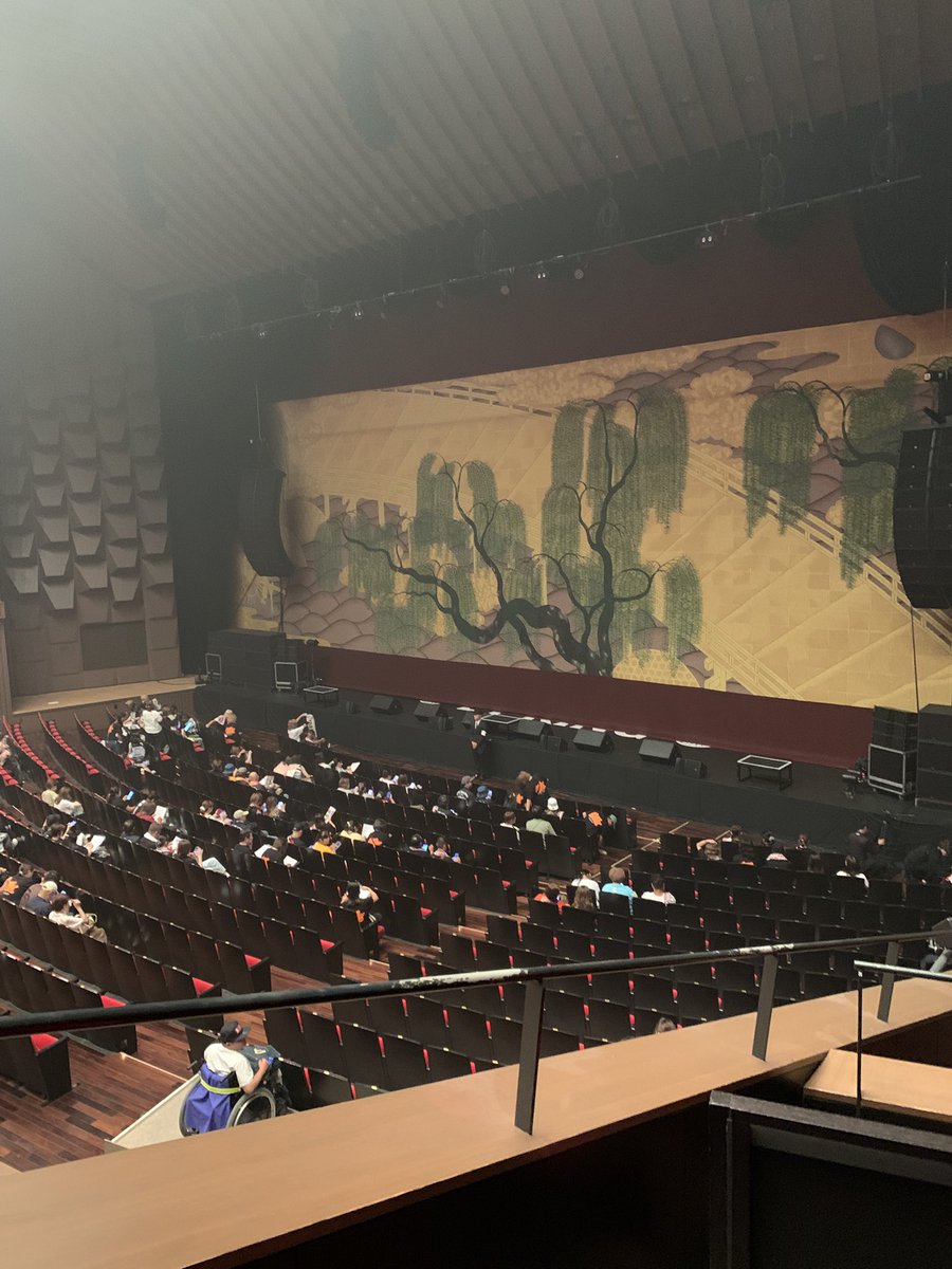 KF1is's tweet photo. 人生初ライブ https://t.co/uA5wZucwe7