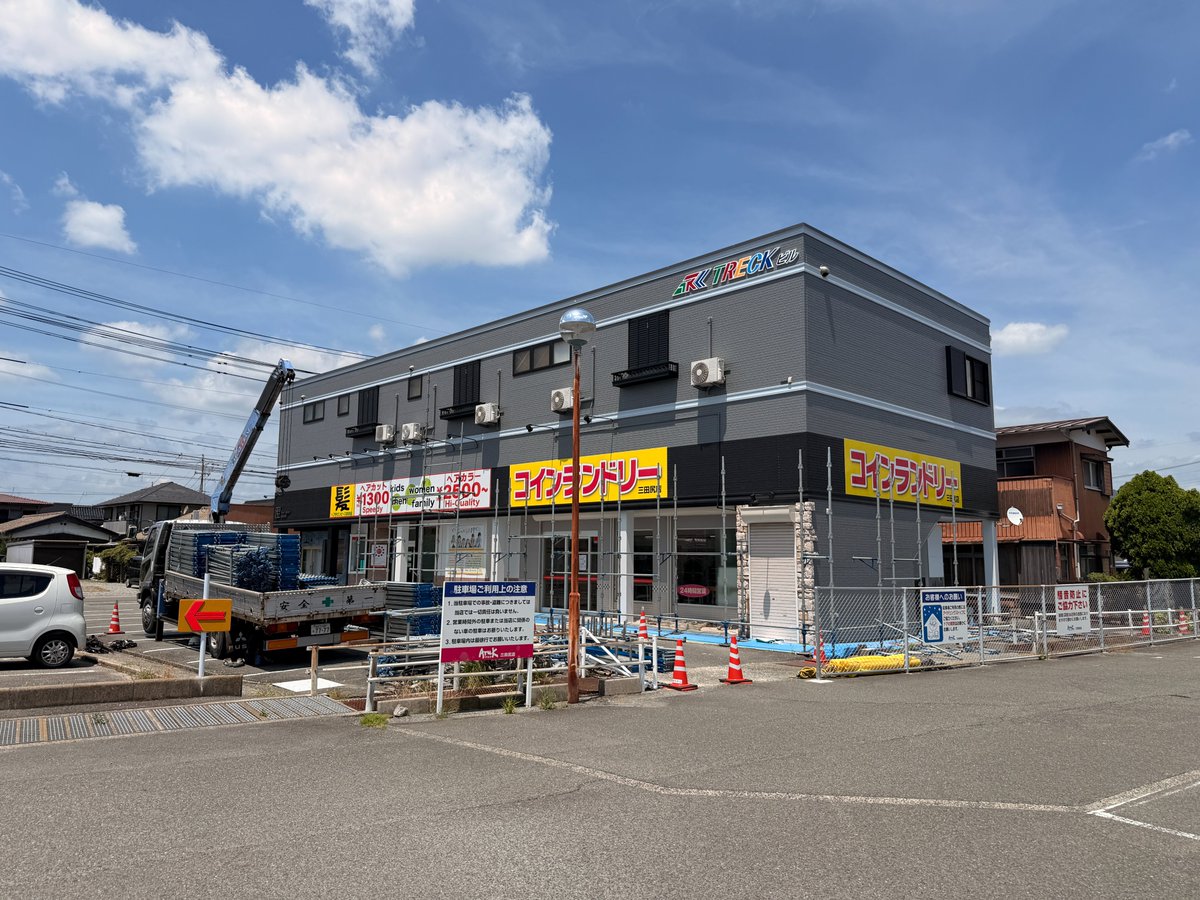 treck_2020's tweet photo. TRECKビル新田の塗装が完了しました！
作業をされた皆様、本当にありがとうございました！
また、借主様には1ヶ月半、大変ご迷惑をおかけしました！

#山口県 #防府市 #新田 #自社ビル #TRECKビル #塗装 https://t.co/5A4LcbK8SB